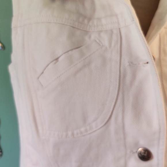 Sleeveless white denim vest - Picture 4 of 9